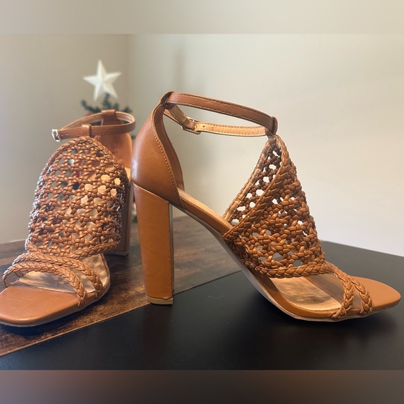 Shoedazzle heels - Picture 2 of 5